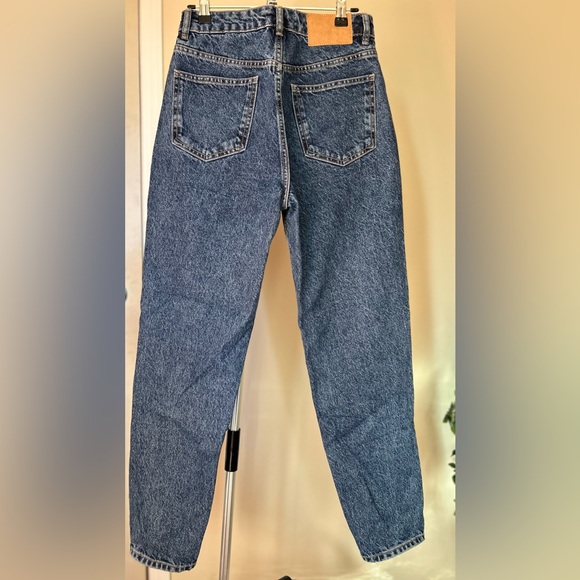 Zara High-Rise Mom Jeans - Picture 2 of 9
